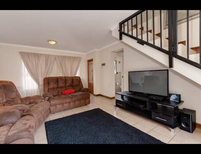 3 BEDROOM PROPERTY TO RENT IN DIE HOEWES